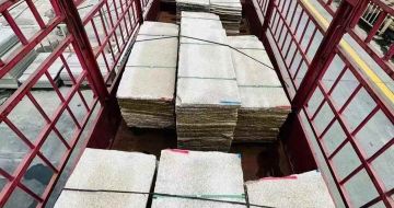 辽源 黄金麻花岗岩荔枝面，光面毛板装车完成