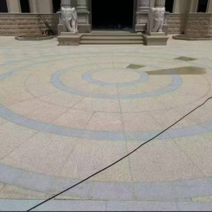 辽源 黄金麻芝麻灰花岗岩石材地铺拼接效果