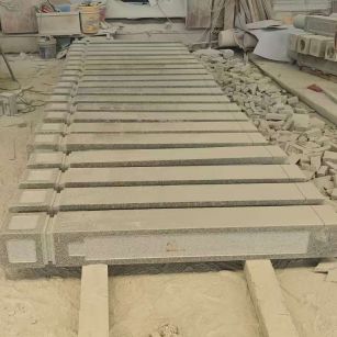 辽源 芝麻白异形加工雕刻-栏杆大柱，方柱