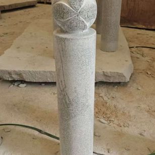 辽源 芝麻白花岗岩石材挡车石柱、停车柱、圆柱挡车柱、方柱挡车柱等