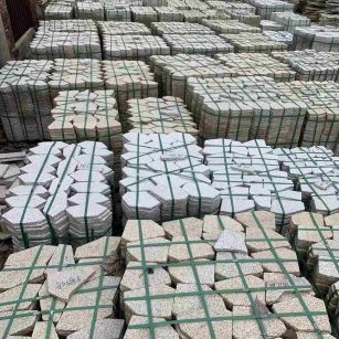 辽源 黄金麻白麻花岗岩荔枝面地铺石(冰裂纹)