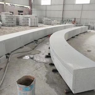 辽源芝麻白花岗岩石板材 园林光面弧形坐凳