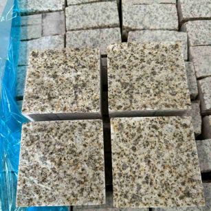 辽源 黄金麻花岗岩自然面小方块，弹石，马蹄石等