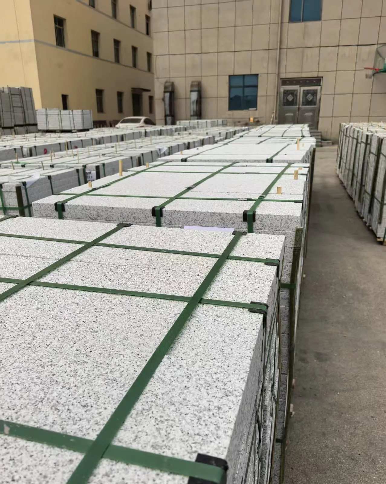 辽源 白麻花岗岩5.0公分荔枝面地铺石