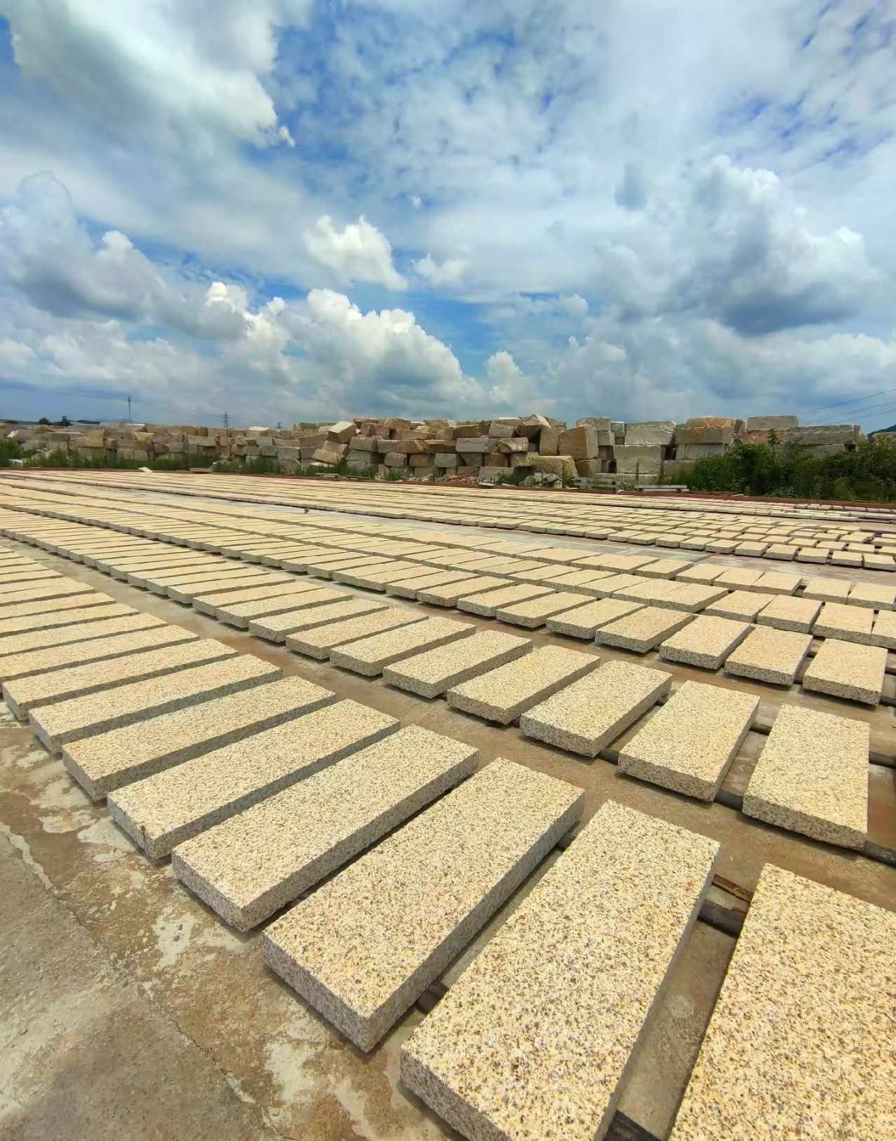 辽源 黄金麻荔枝面花岗岩石材地铺石防护中