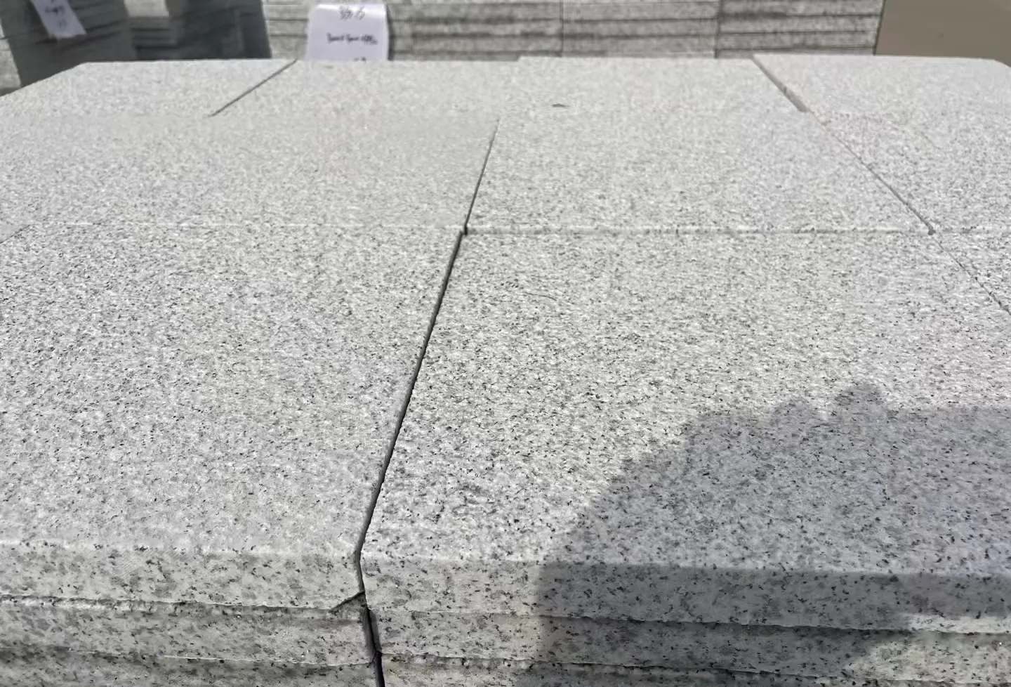 辽源 白麻花岗岩石材推荐 荔枝面地铺石