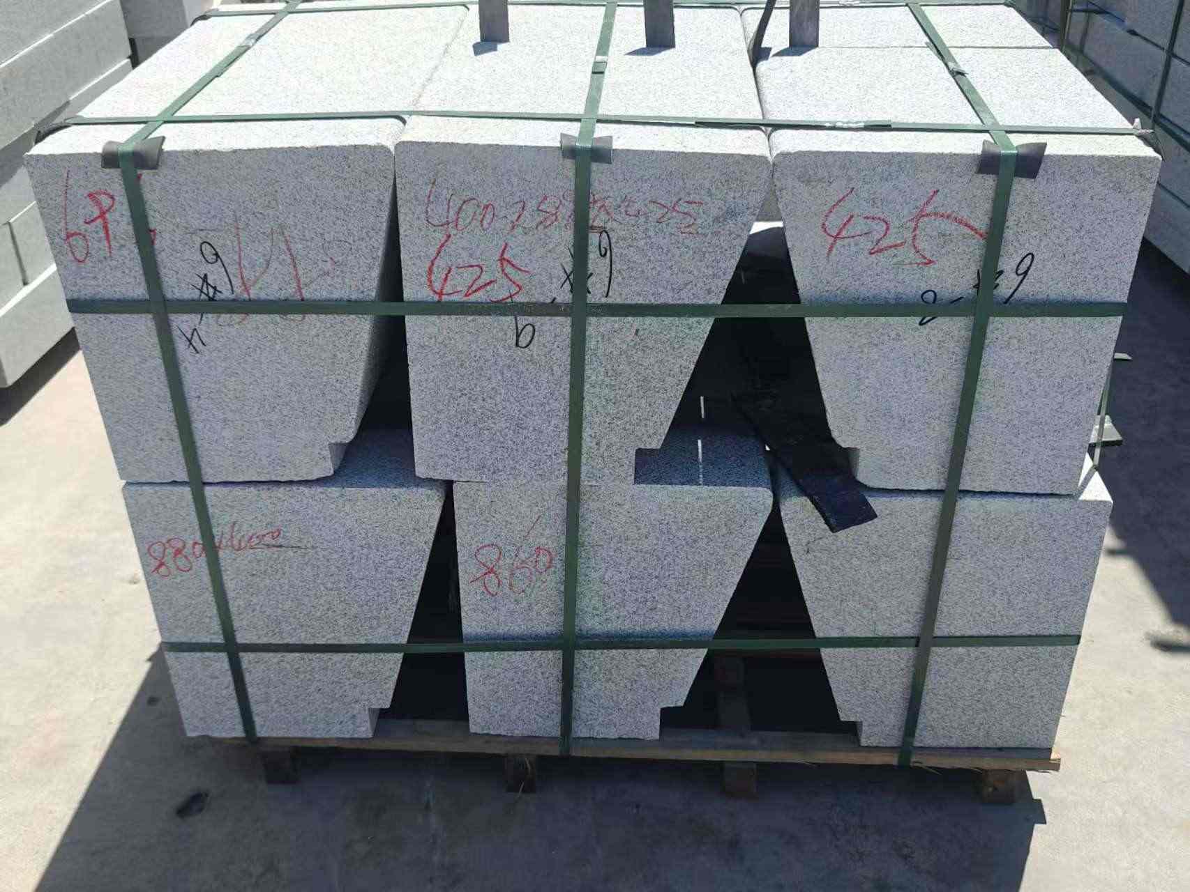 辽源 芝麻白异形坐凳，石凳