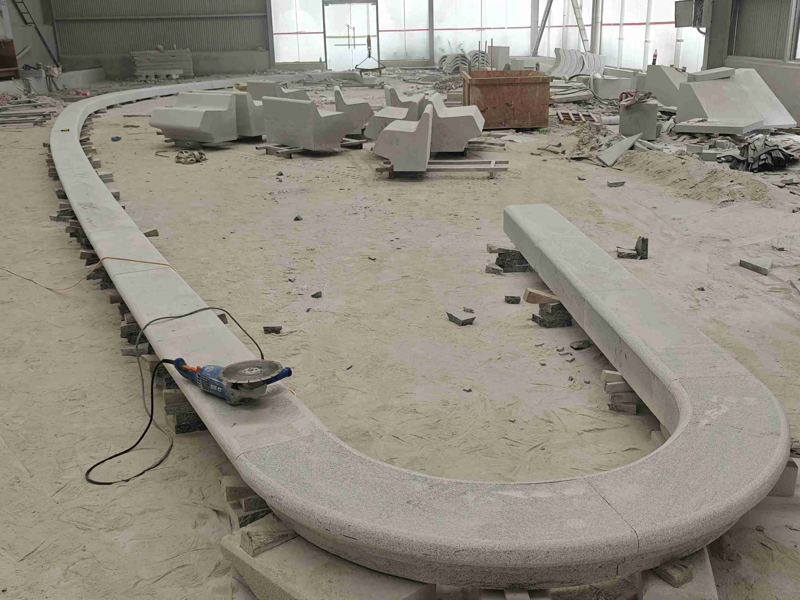 辽源 芝麻白花岗岩弧形花坛石，坐凳石