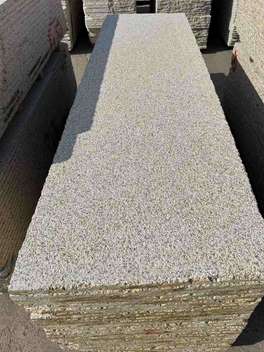 辽源 黄金麻花岗岩荔枝面毛板，半成品