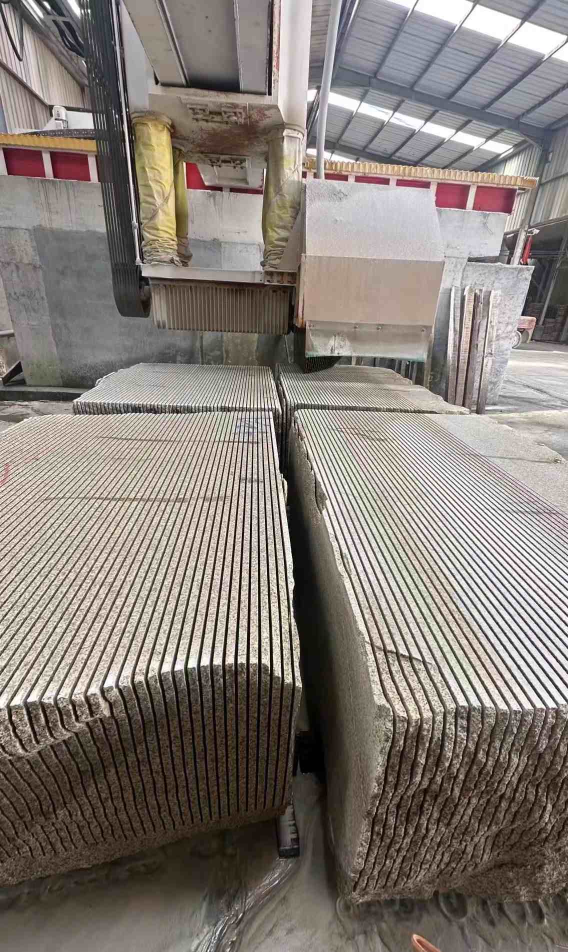 辽源 车间生产日常，黄金麻白麻花岗岩