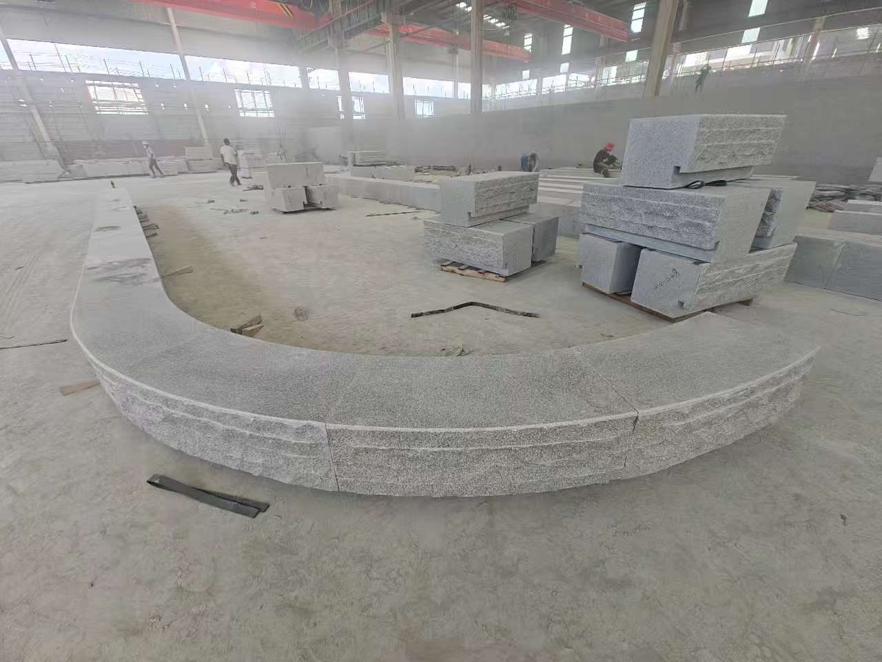 辽源 芝麻白异形坐凳，自然面光面弧形加工