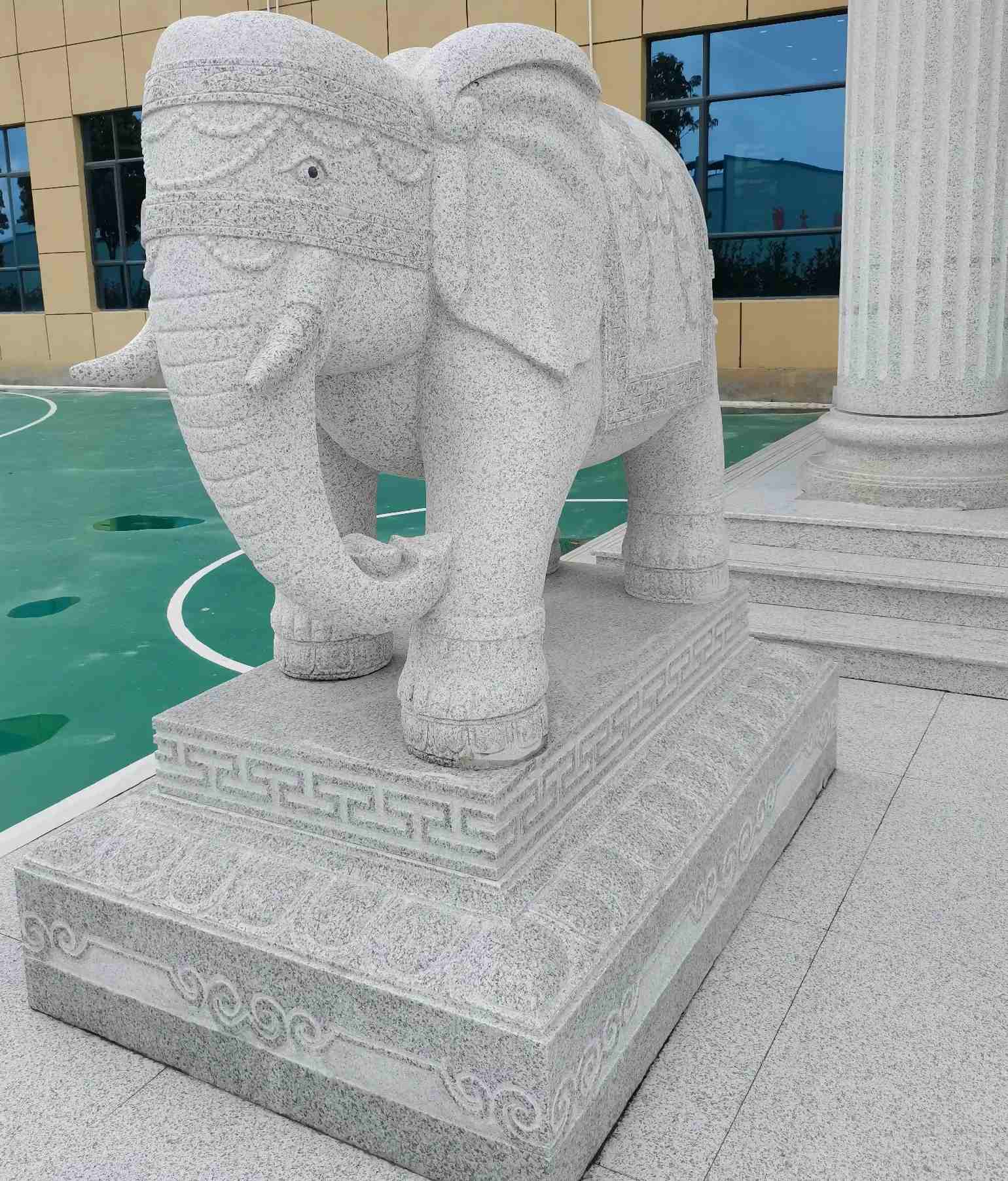 辽源 白麻花岗岩动物异形石雕-大象