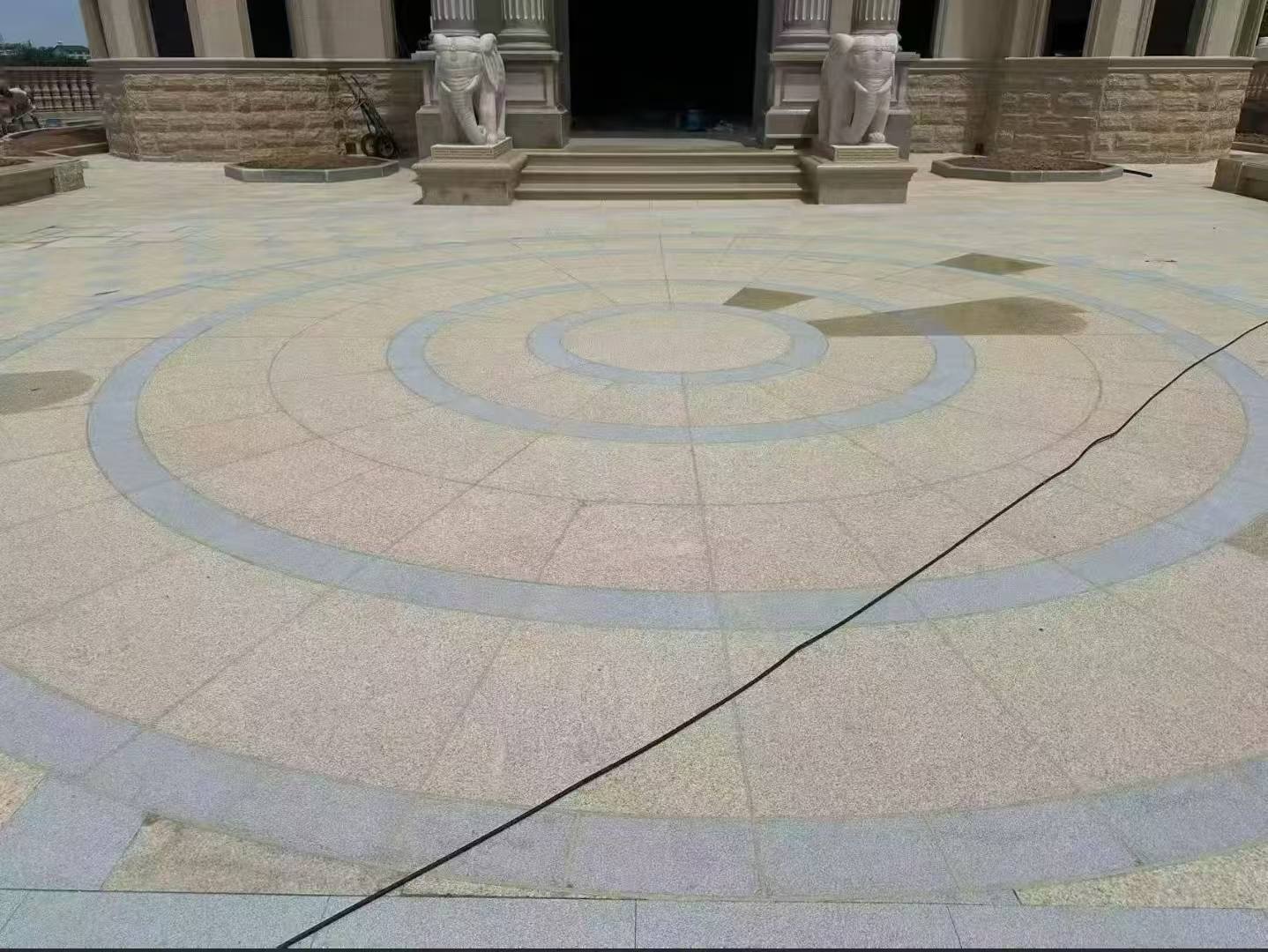 辽源 黄金麻芝麻灰花岗岩石材地铺拼接效果