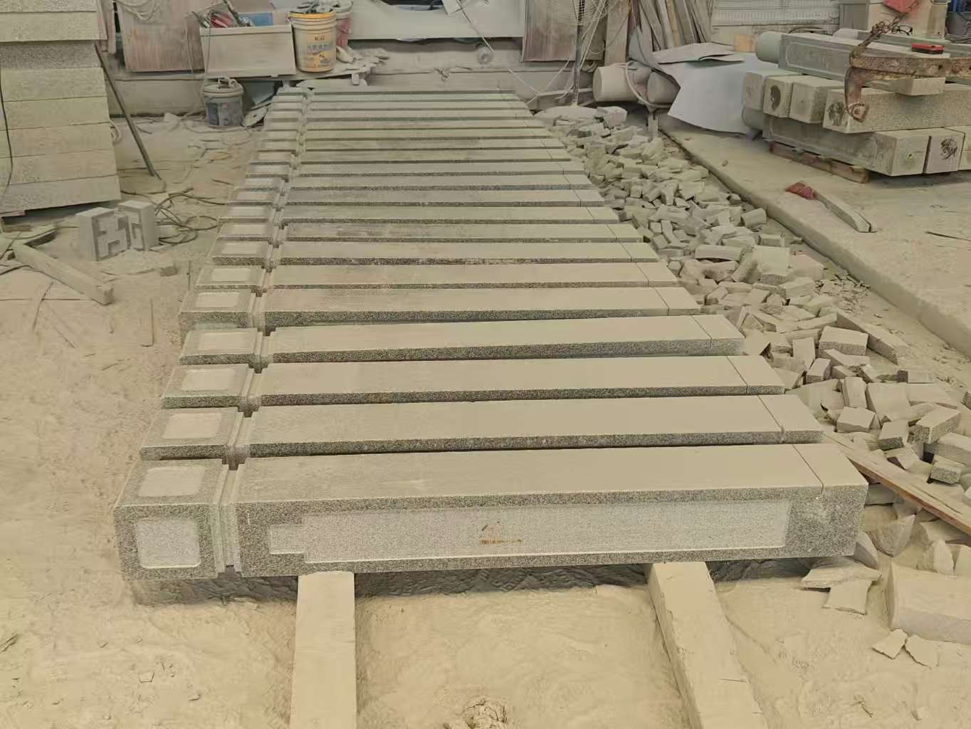 辽源 芝麻白异形加工雕刻-栏杆大柱，方柱