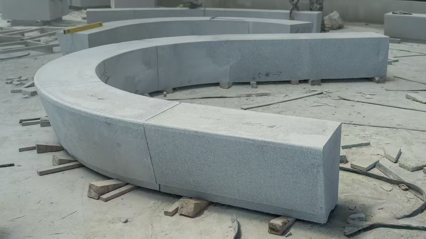 辽源 芝麻白花岗岩光面弧形坐凳