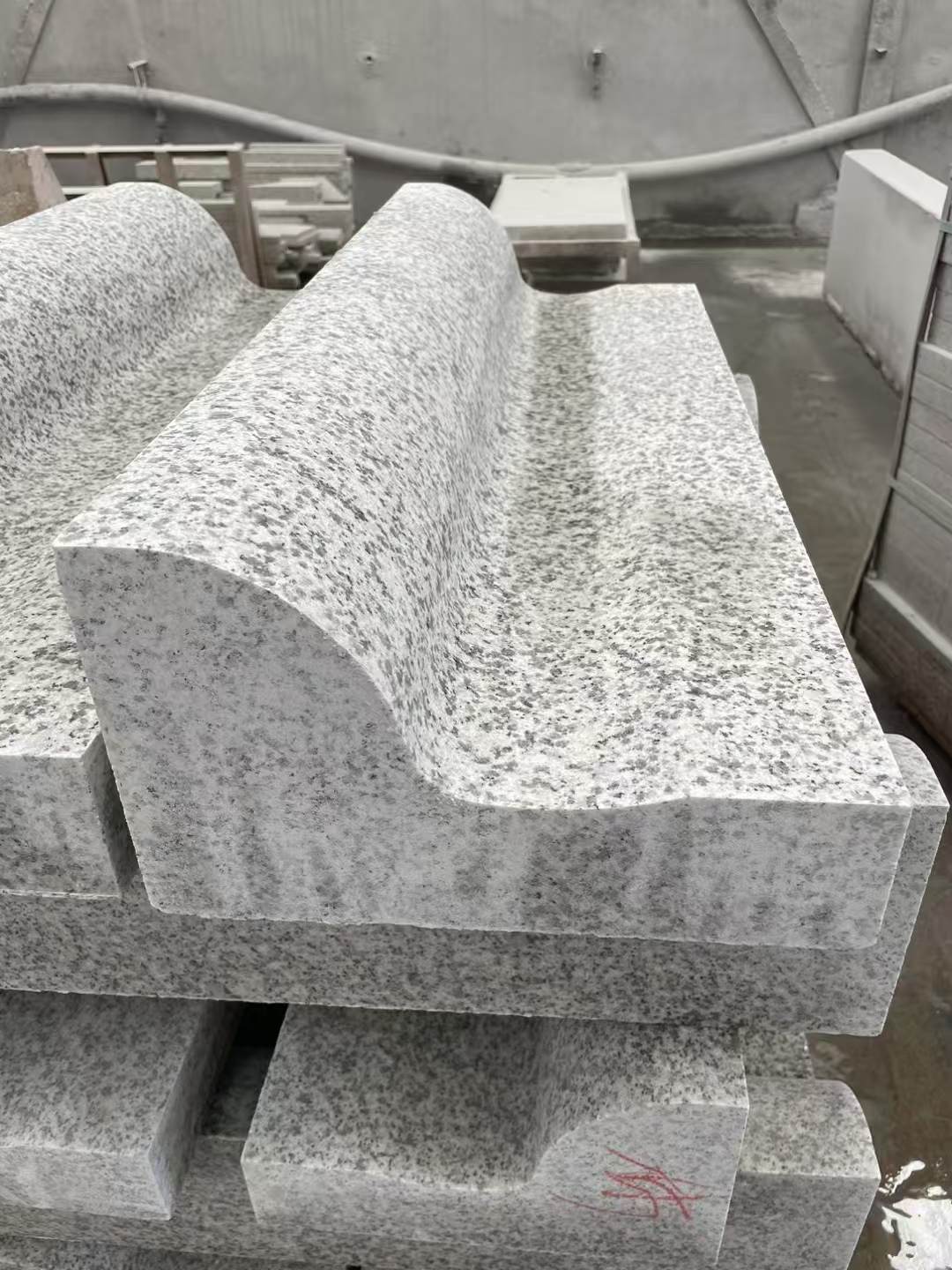 辽源 白麻花岗岩S型路沿石，路侧石，马路牙子等