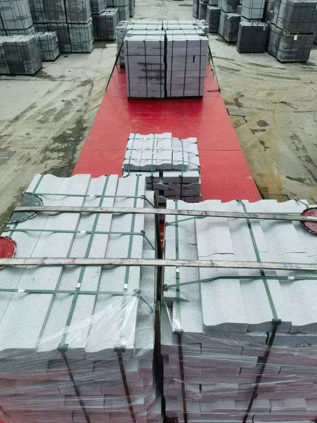 辽源 芝麻白仿形加直形路沿石出货日常