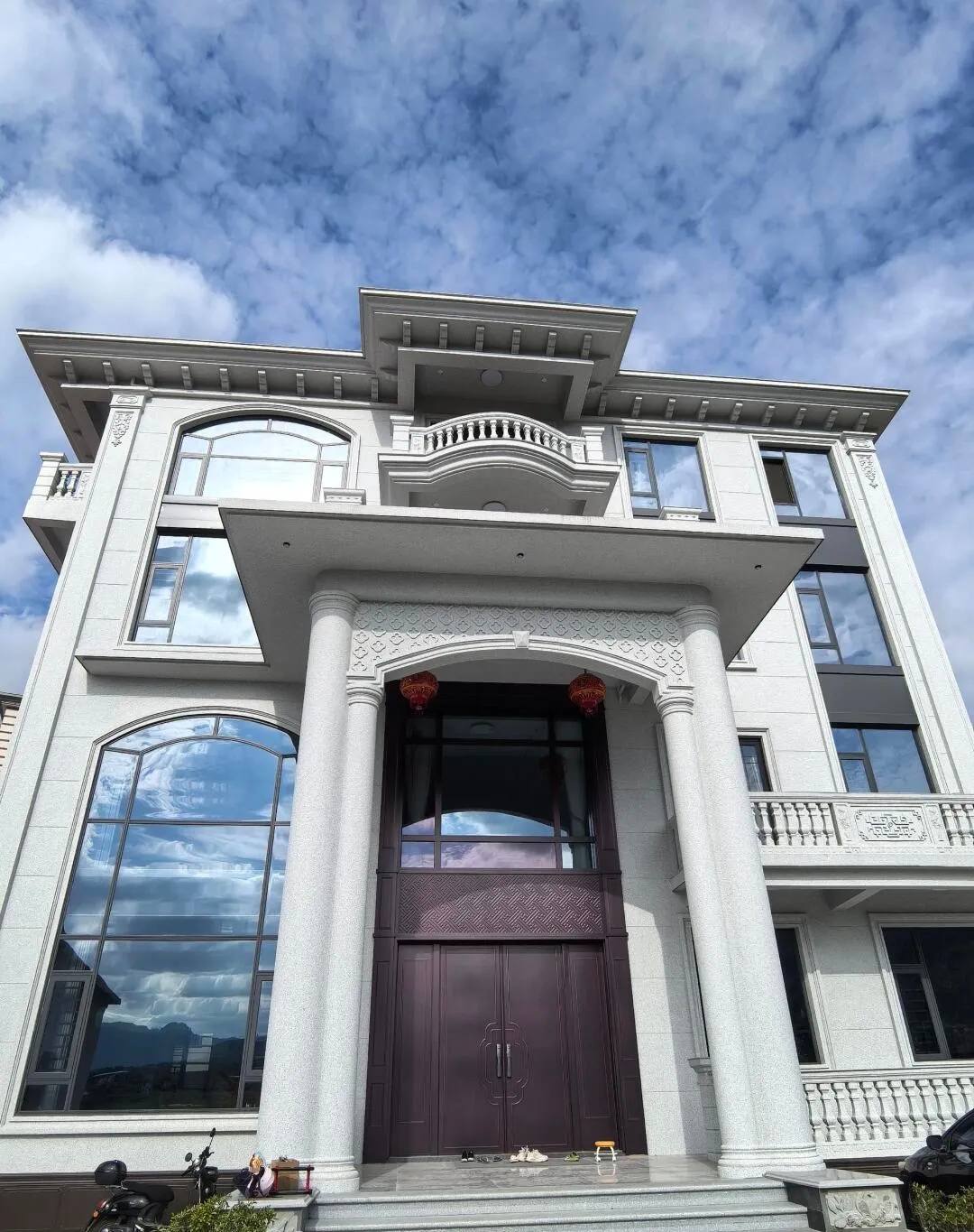 辽源白麻别墅外墙干挂石材效果示例