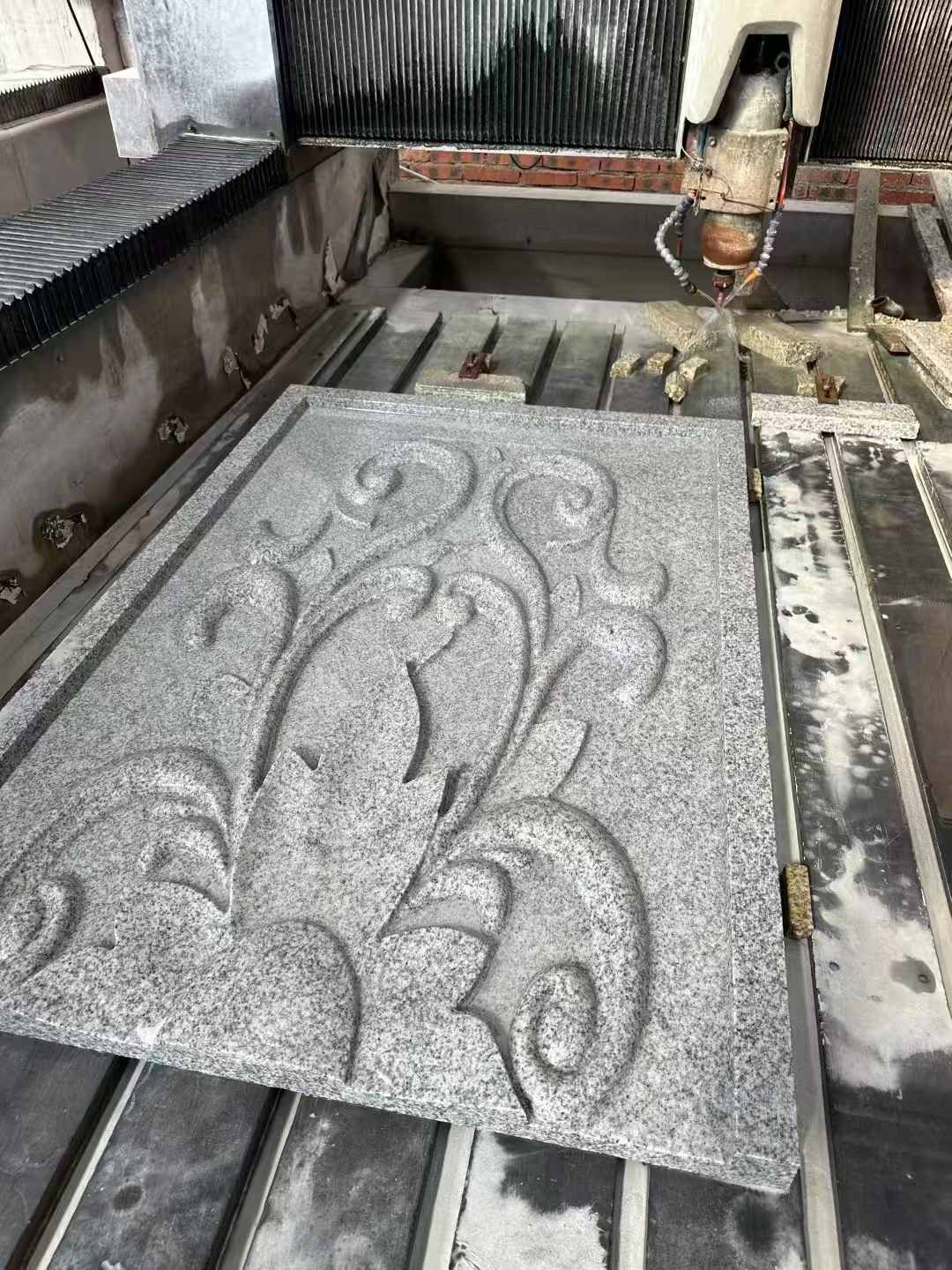 辽源 白麻别墅干挂雕花板