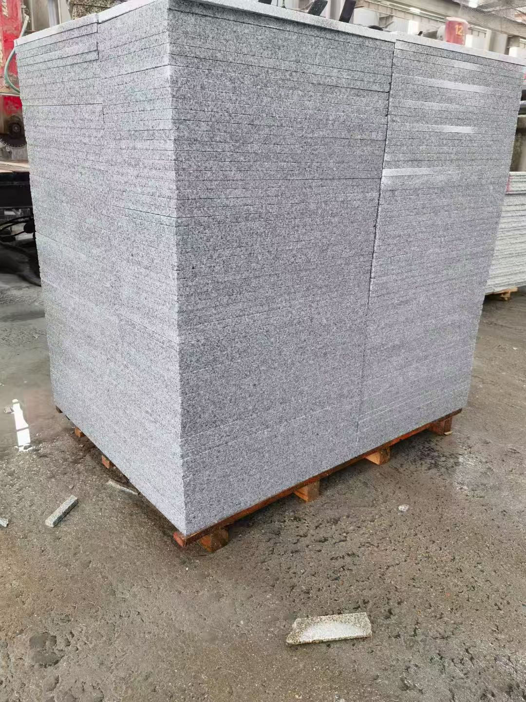 辽源 芝麻白火烧面1.8厚300*600地铺石，尺寸标准，厚薄均匀