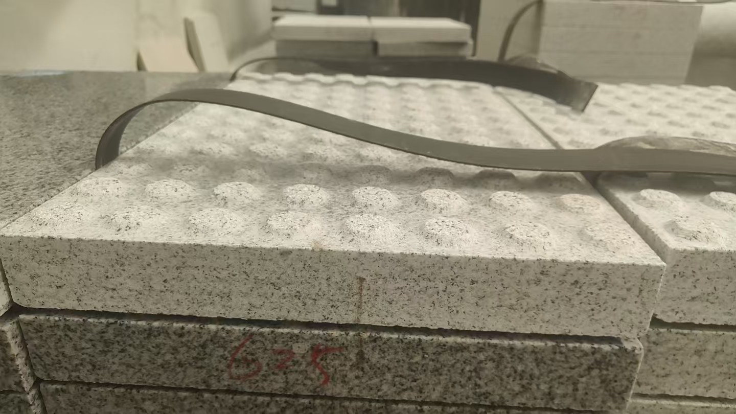 辽源 芝麻白花岗岩6.0公分荔枝面五轴加工雕刻盲点