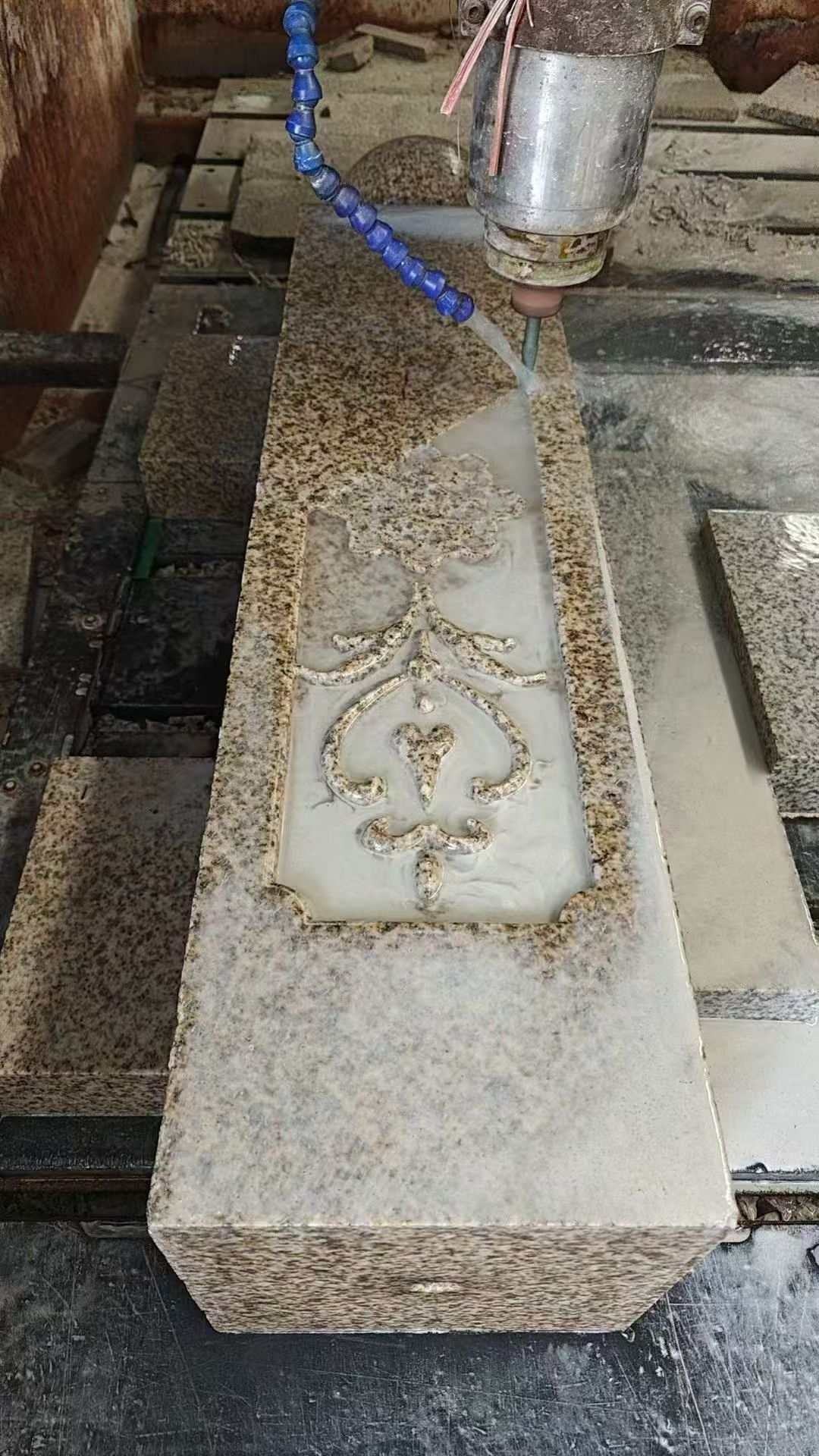 辽源 黄金麻花岗岩异形加工雕刻栏杆大柱