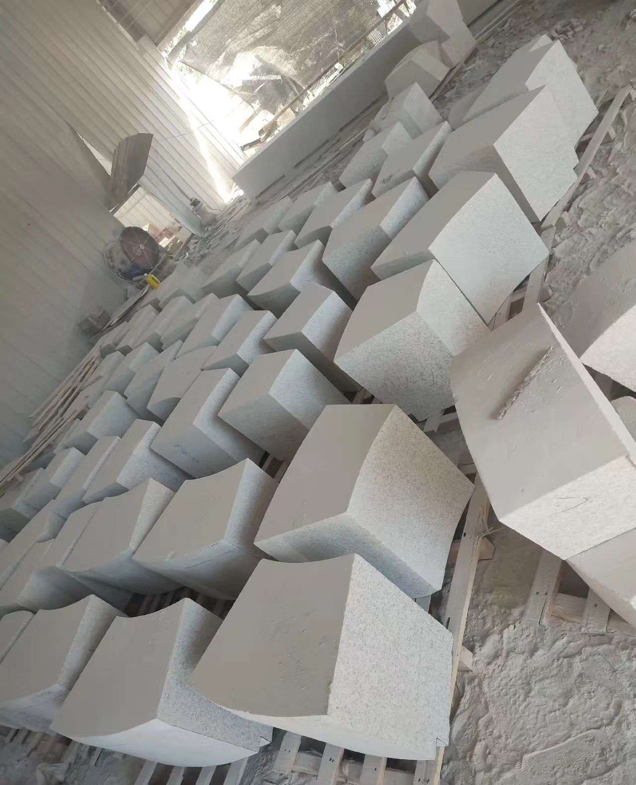 辽源 白麻花岗岩异形坐凳