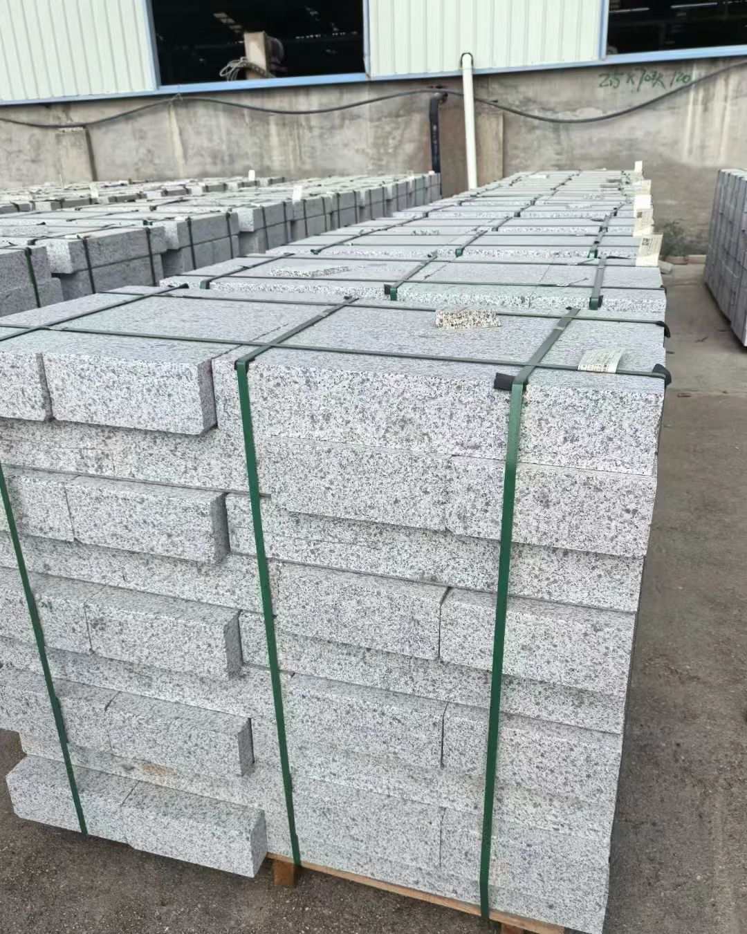 辽源 白麻花岗岩路沿石，弧形路沿石，道牙石，马路牙子，界石，路缘石，平沿石，直岩石，平缘石等