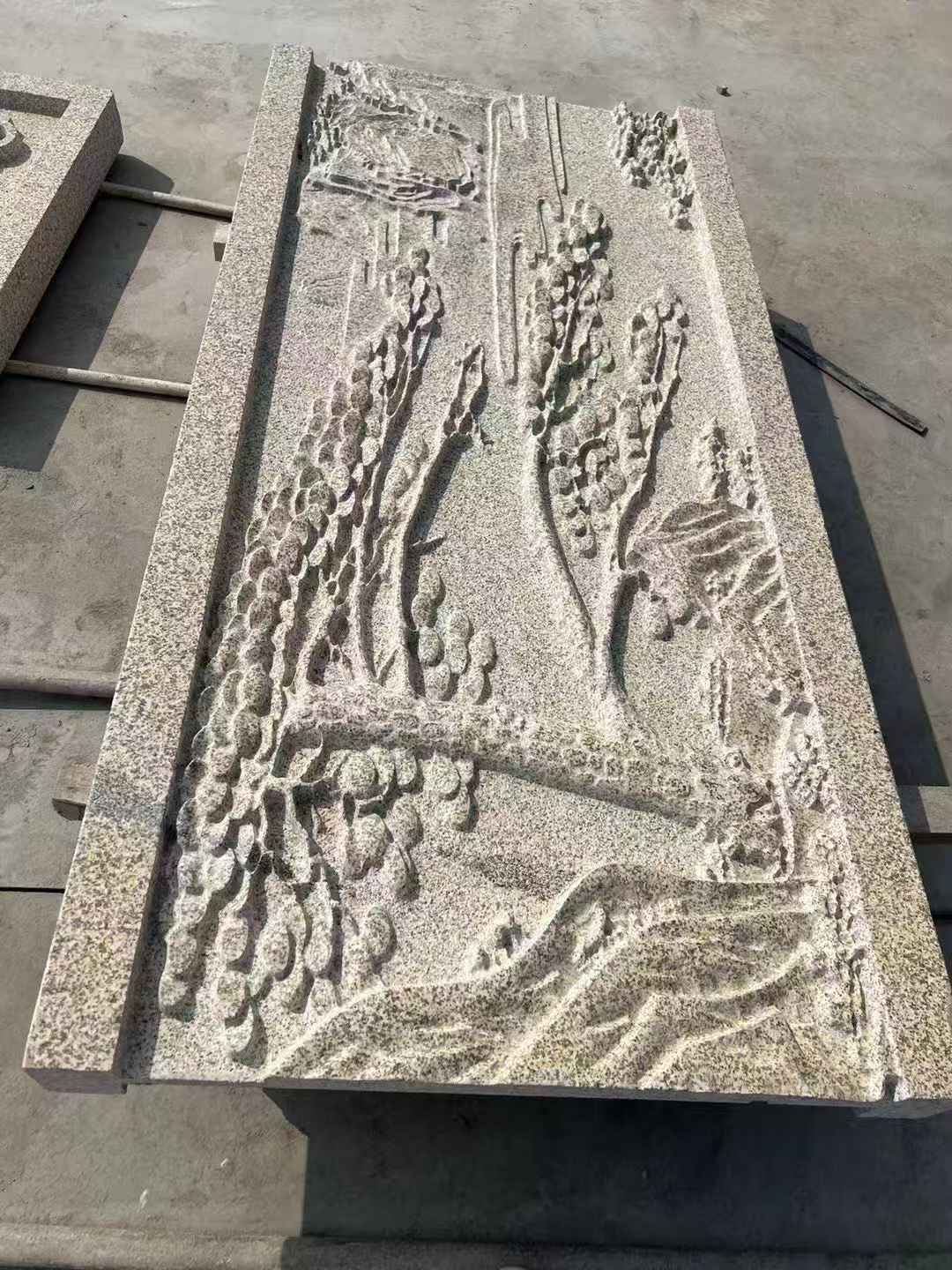 辽源 黄金麻雕刻板浮雕迎客松