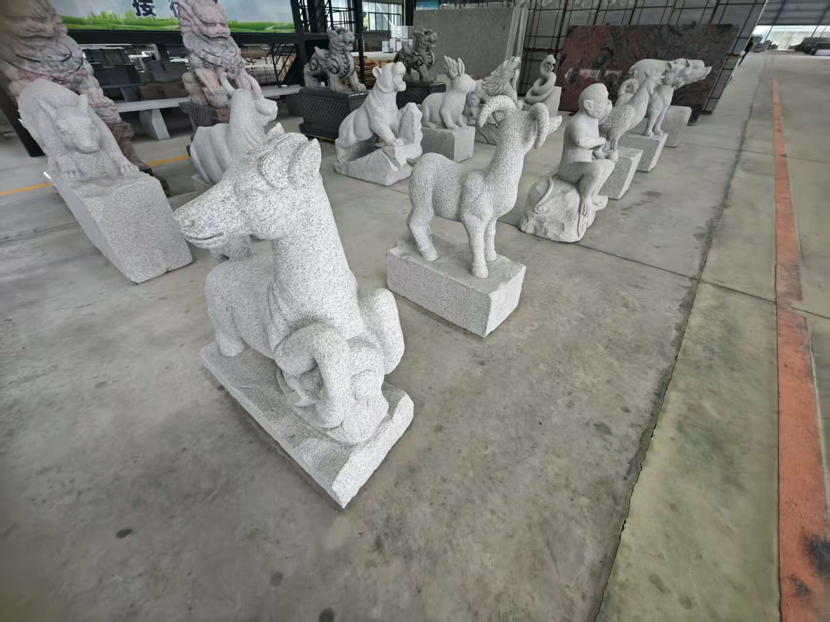 辽源 芝麻白花岗岩造型立体雕刻——十二生肖